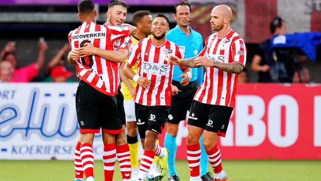 禁将目光锁 禁将目光锁