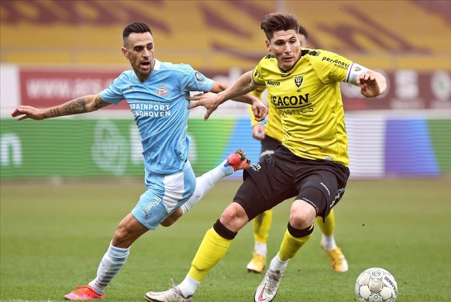 手里还拿着 手里还拿着